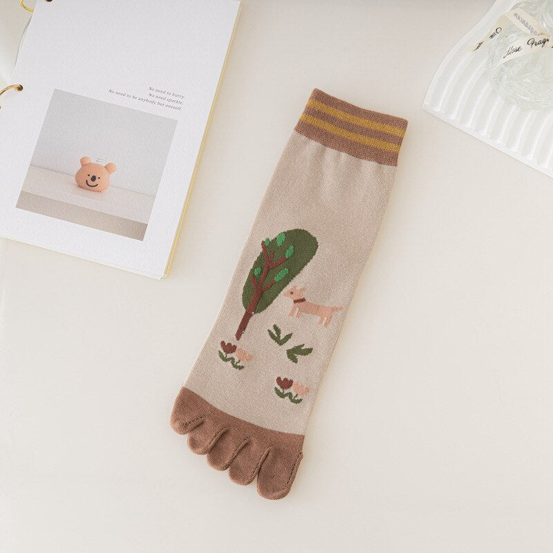 New five-finger ladies breathable sweat-absorbing mid-tube split-toed socks cute cartoon student girl socks