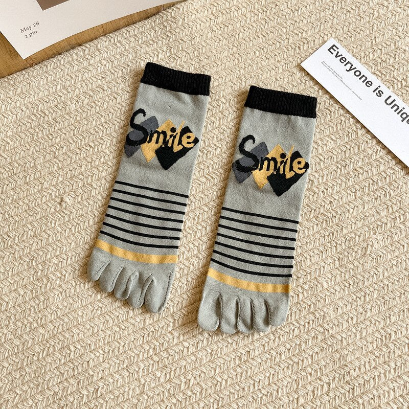 New five-finger ladies breathable sweat-absorbing mid-tube split-toed socks cute cartoon student girl socks