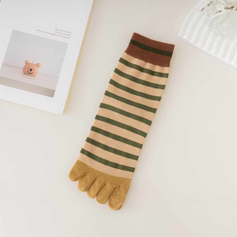 New five-finger ladies breathable sweat-absorbing mid-tube split-toed socks cute cartoon student girl socks